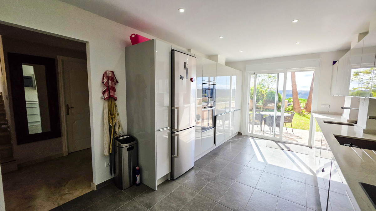 Huis te koop in La Duquesa | 4 slaapkamers H5517058