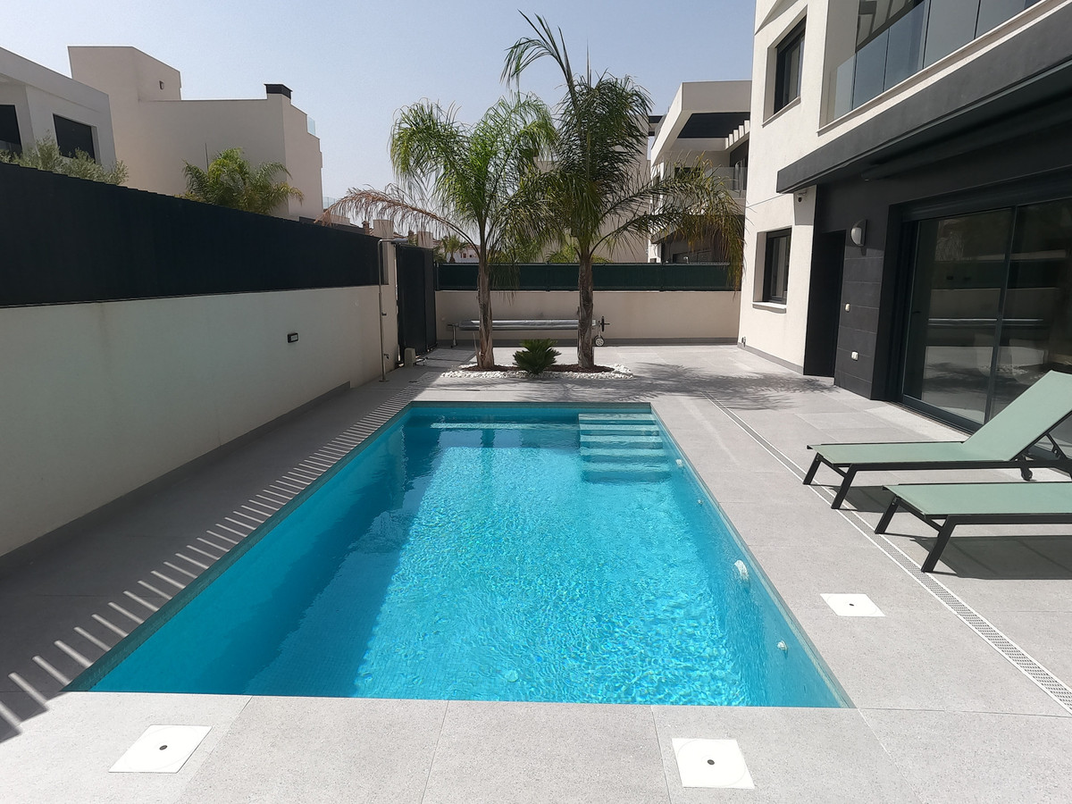 Huis te koop in La Finca Golf | 5 slaapkamers H5440657