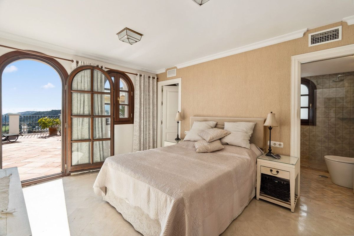 Geschakelde Woning in La Heredia-17