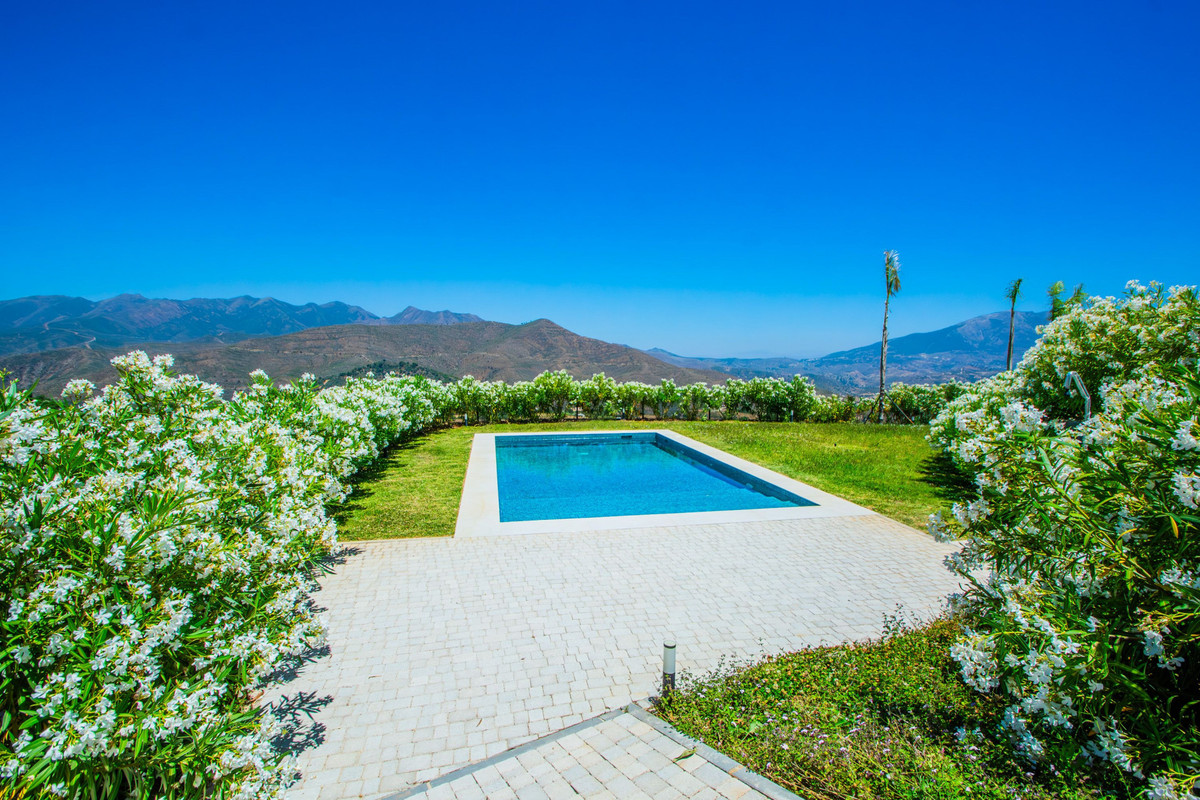 Vrijstaande Villa in La Mairena-16