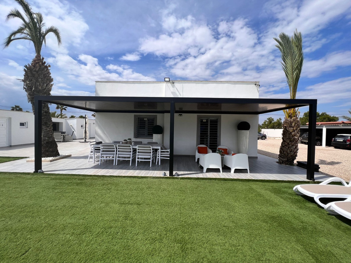 Huis te koop in La Marina | 3 slaapkamers H5236765