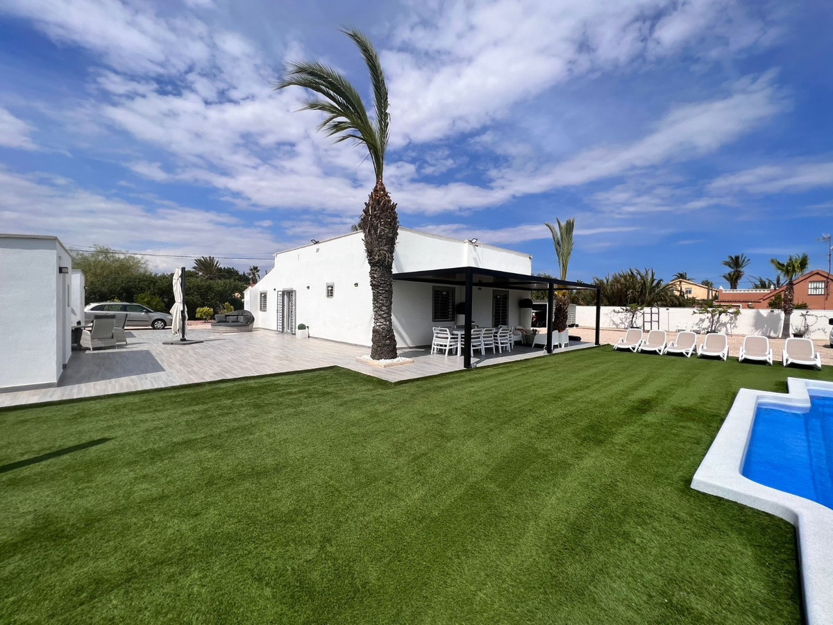 Huis te koop in La Marina | 3 slaapkamers H5236765