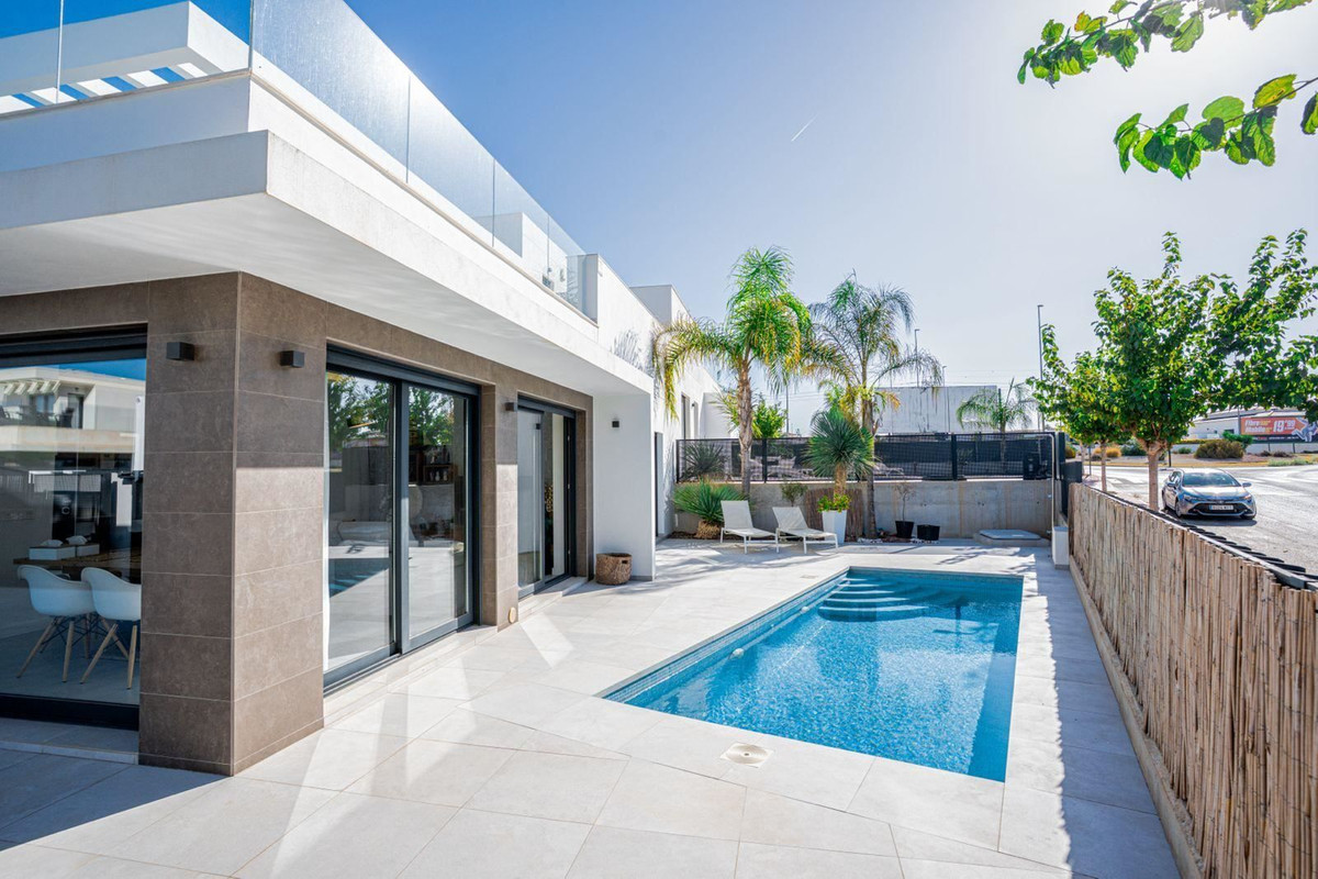 Huis te koop in La Marina | 3 slaapkamers H5245213