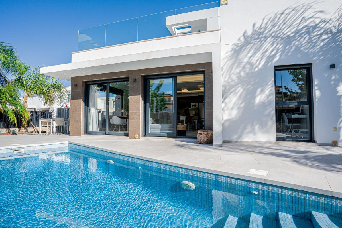 Huis te koop in La Marina | 3 slaapkamers H5245213