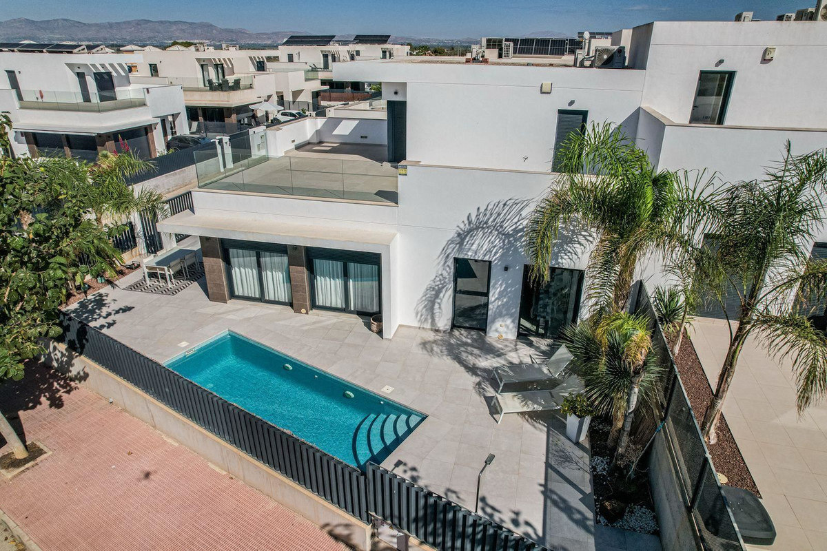 Huis te koop in La Marina | 3 slaapkamers H5245213