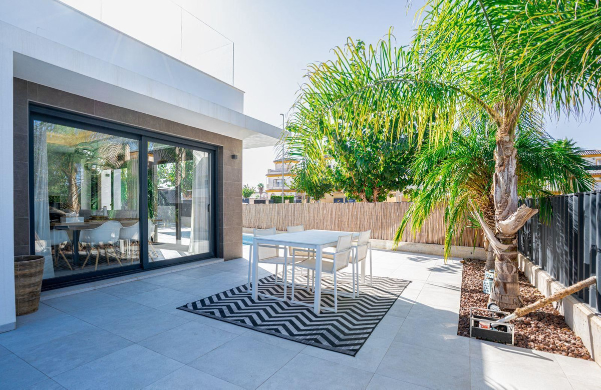 Huis te koop in La Marina | 3 slaapkamers H5245213