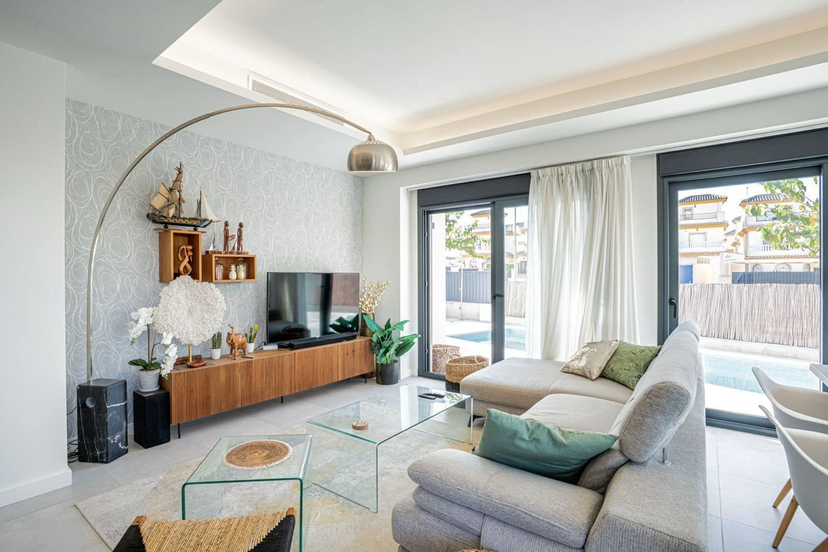 Huis te koop in La Marina | 3 slaapkamers H5245213