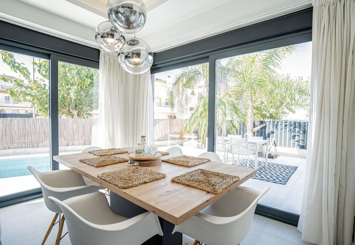 Huis te koop in La Marina | 3 slaapkamers H5245213