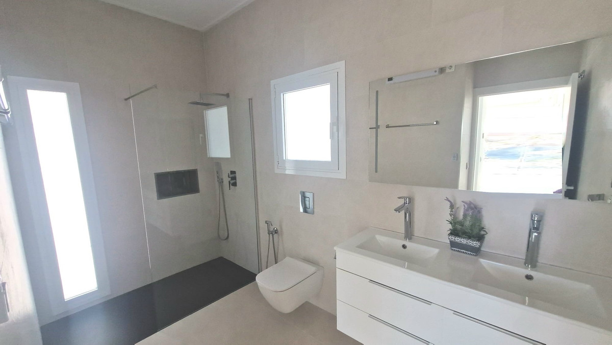 Huis te koop in La Marina | 5 slaapkamers H5253682