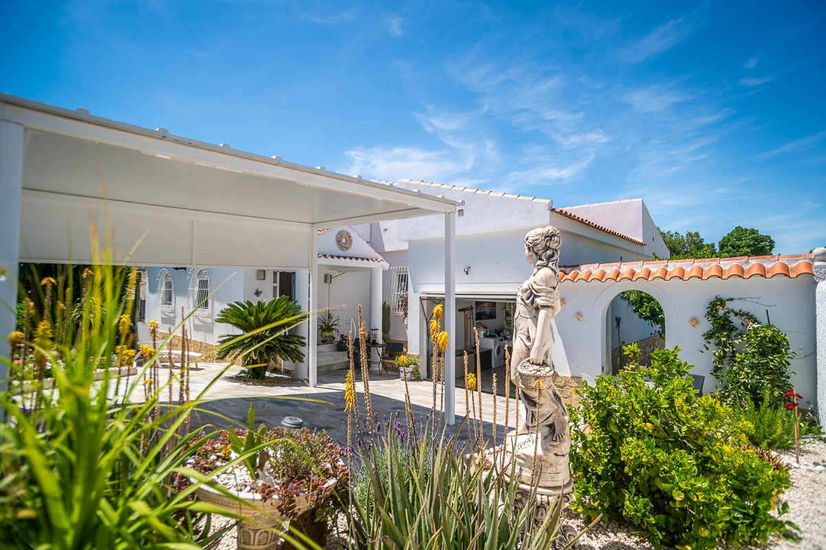 Huis te koop in La Marina | 3 slaapkamers H5390242
