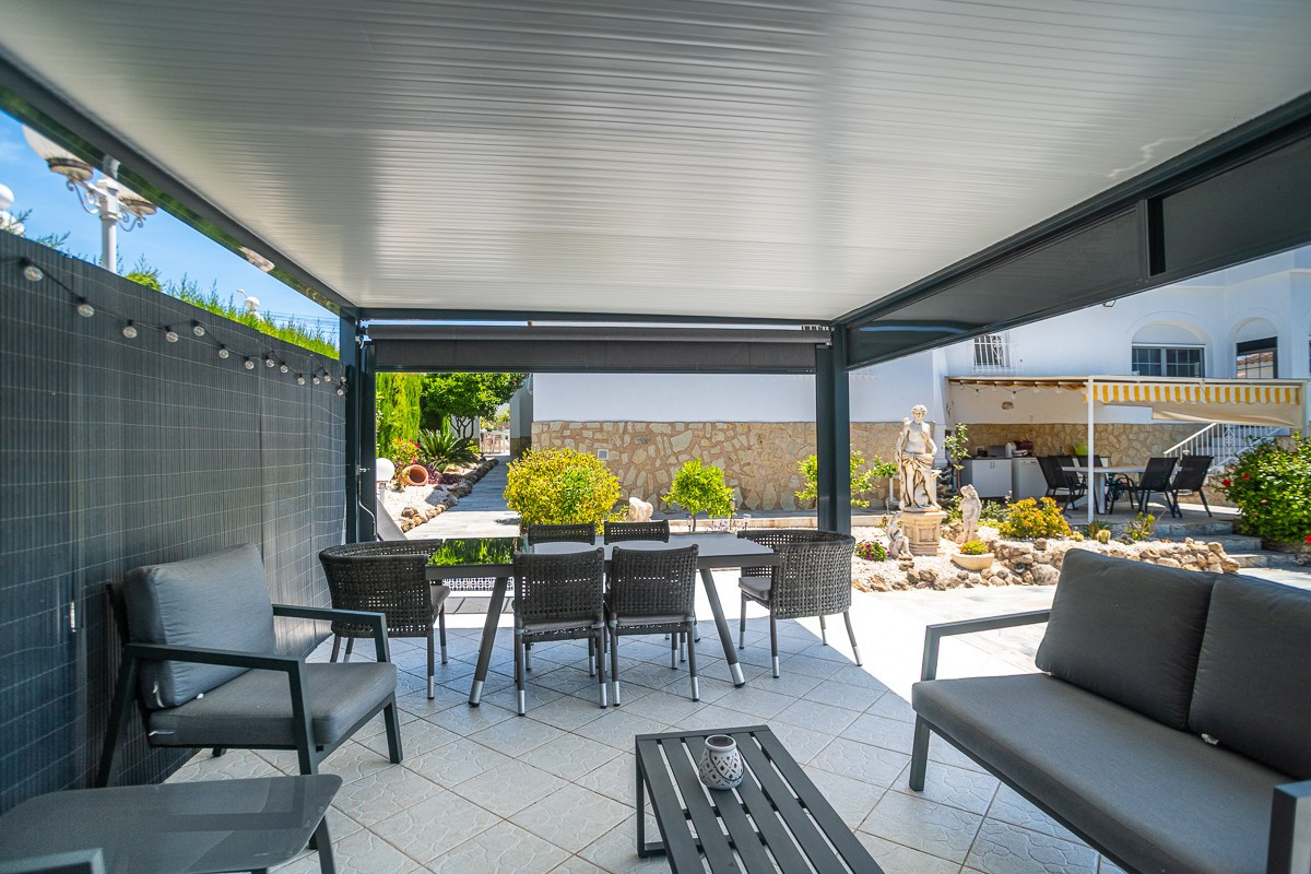 Huis te koop in La Marina | 3 slaapkamers H5390242