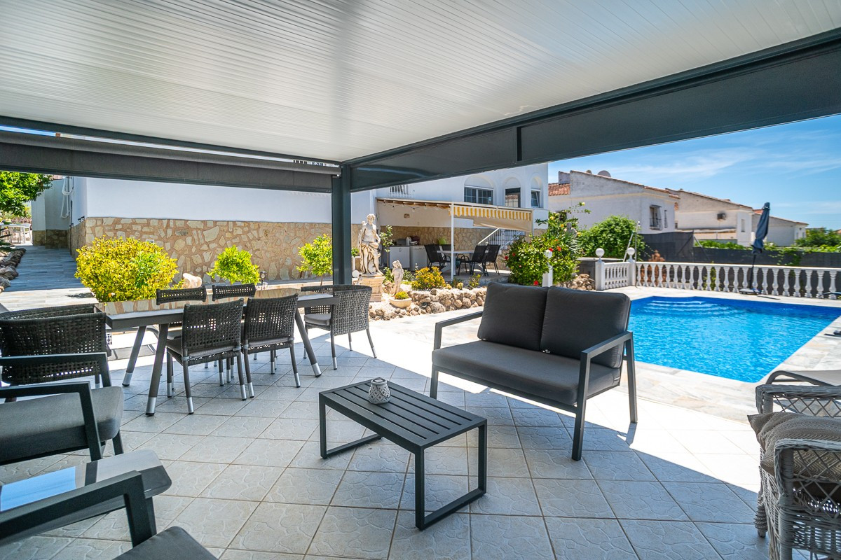Huis te koop in La Marina | 3 slaapkamers H5390242