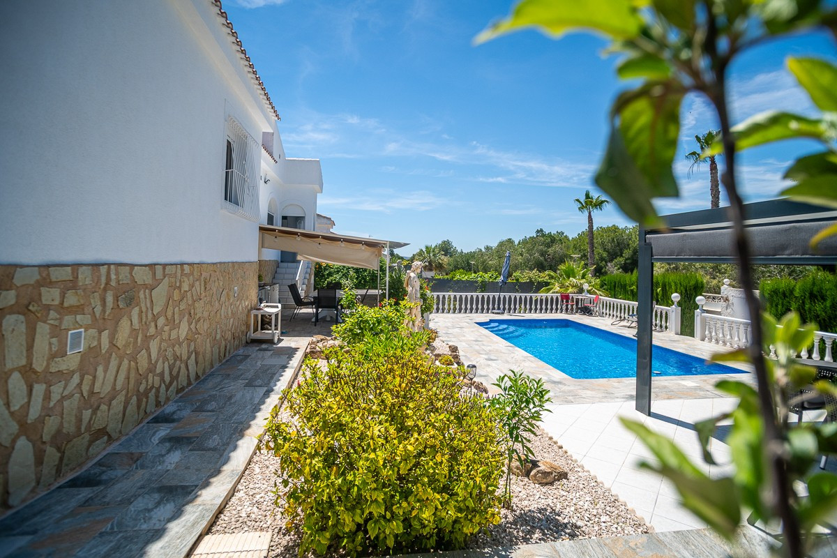 Huis te koop in La Marina | 3 slaapkamers H5390242
