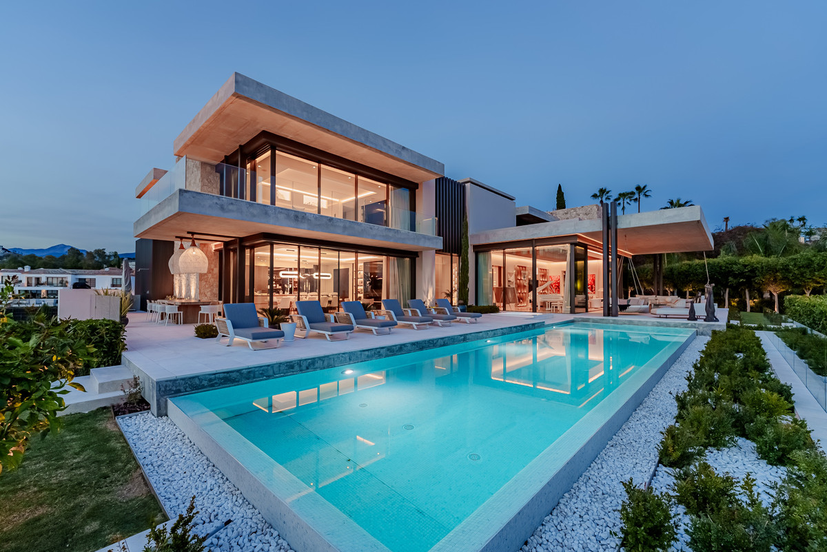 Huis te koop in La Quinta | 8 slaapkamers H5217985