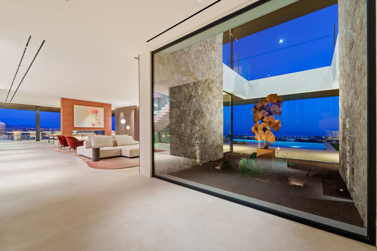 Huis te koop in La Quinta | 8 slaapkamers H5324431