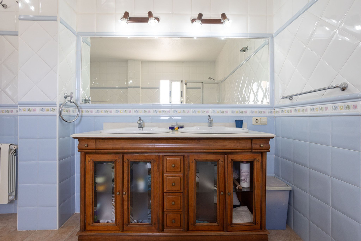 Huis te koop in La Siesta | 6 slaapkamers H5210200