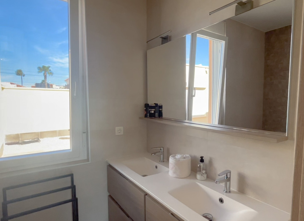 Huis te koop in La Siesta | 4 slaapkamers H5212636