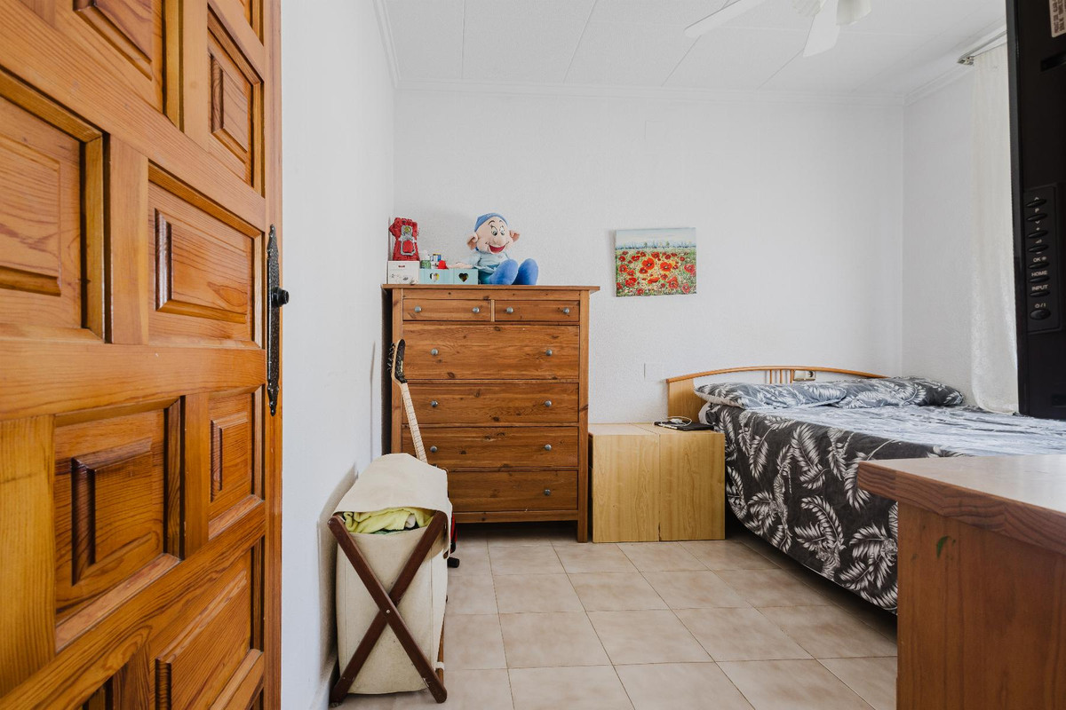 Huis te koop in La Siesta | 6 slaapkamers H5215897