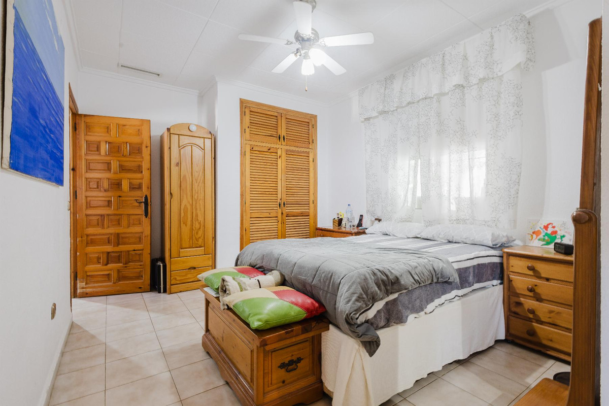 Huis te koop in La Siesta | 6 slaapkamers H5215897