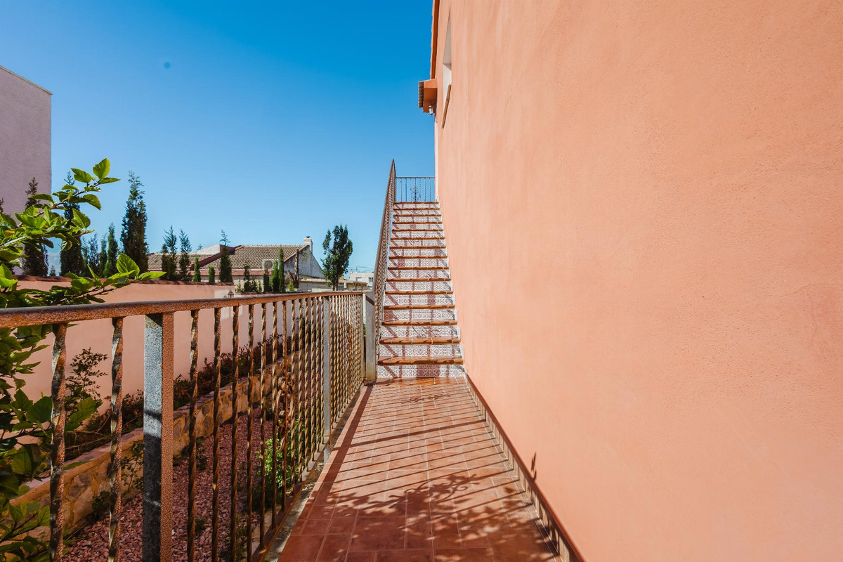 Huis te koop in La Siesta | 6 slaapkamers H5215897