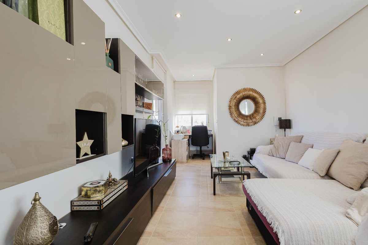 Huis te koop in La Siesta | 6 slaapkamers H5215897