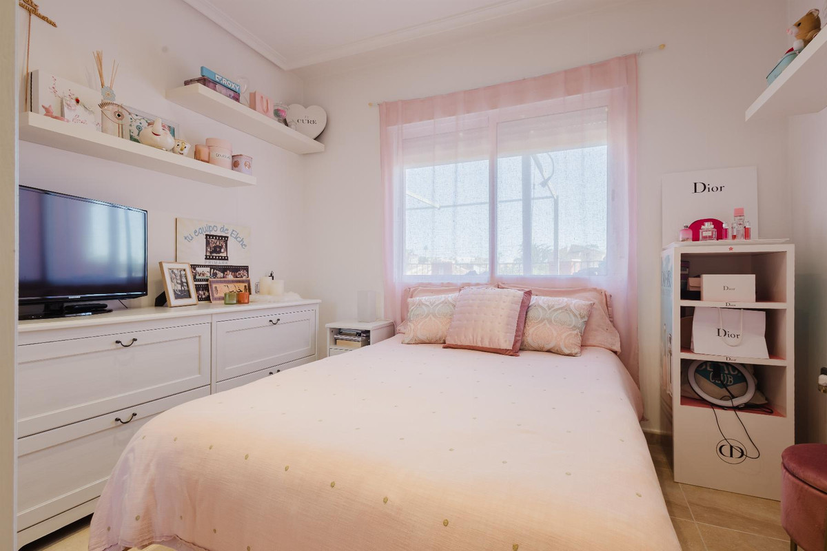 Huis te koop in La Siesta | 6 slaapkamers H5215897