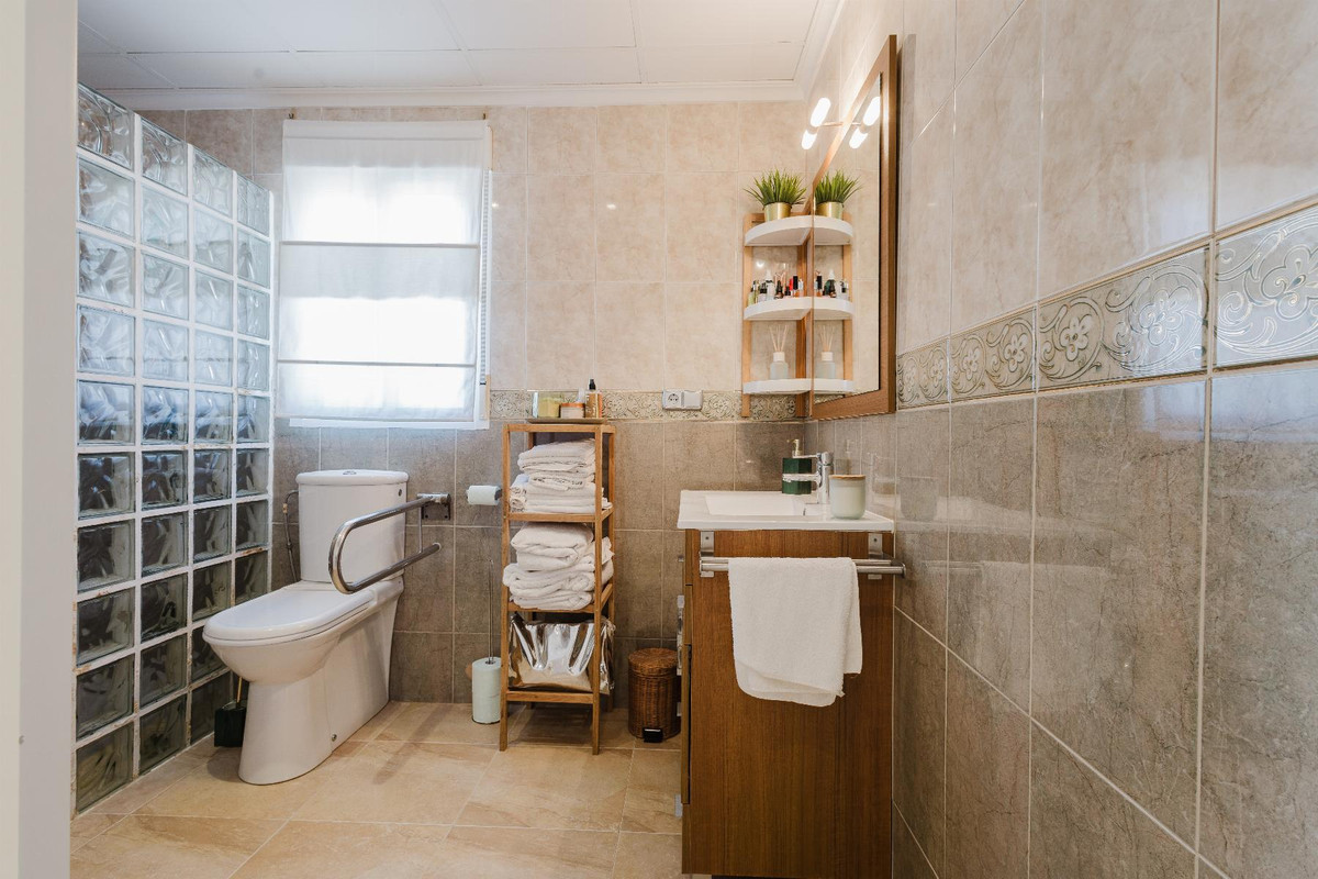 Huis te koop in La Siesta | 6 slaapkamers H5215897