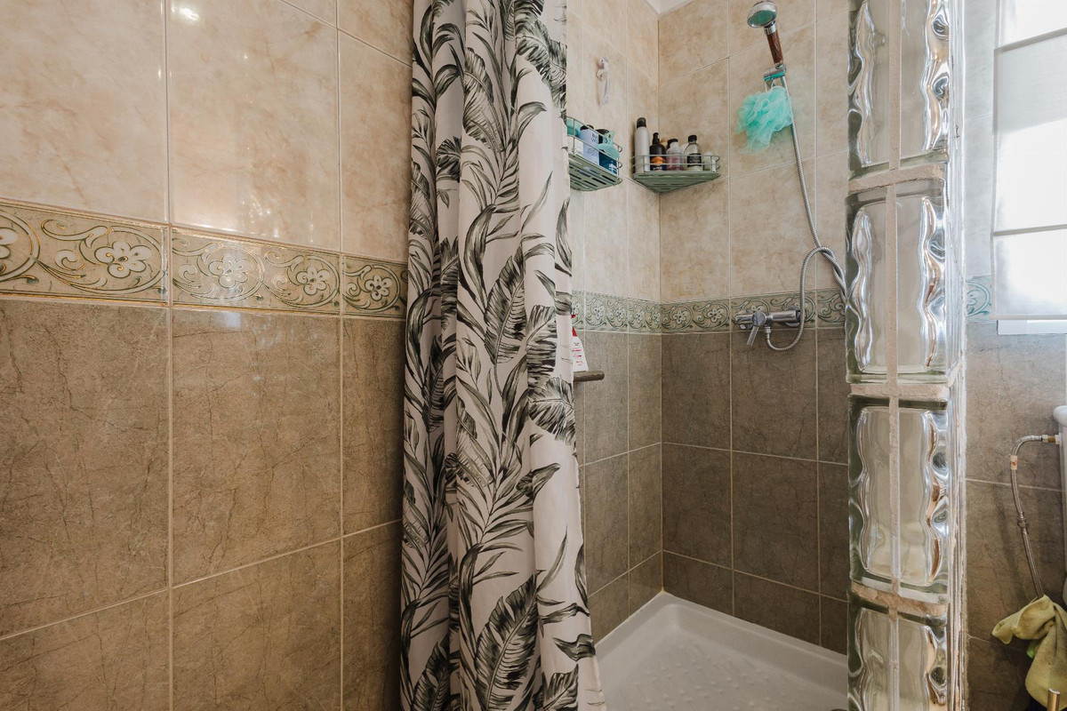 Huis te koop in La Siesta | 6 slaapkamers H5215897