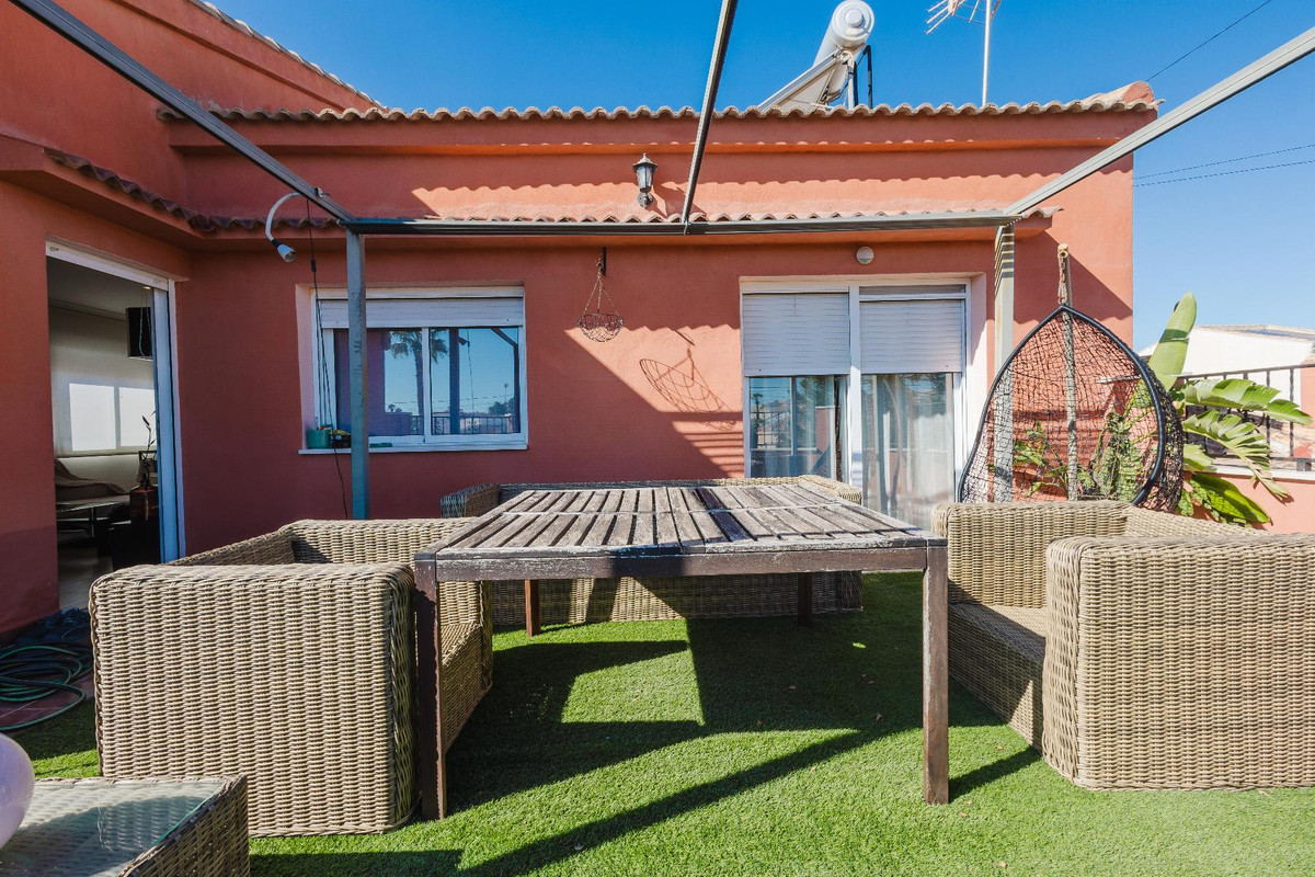 Huis te koop in La Siesta | 6 slaapkamers H5215897