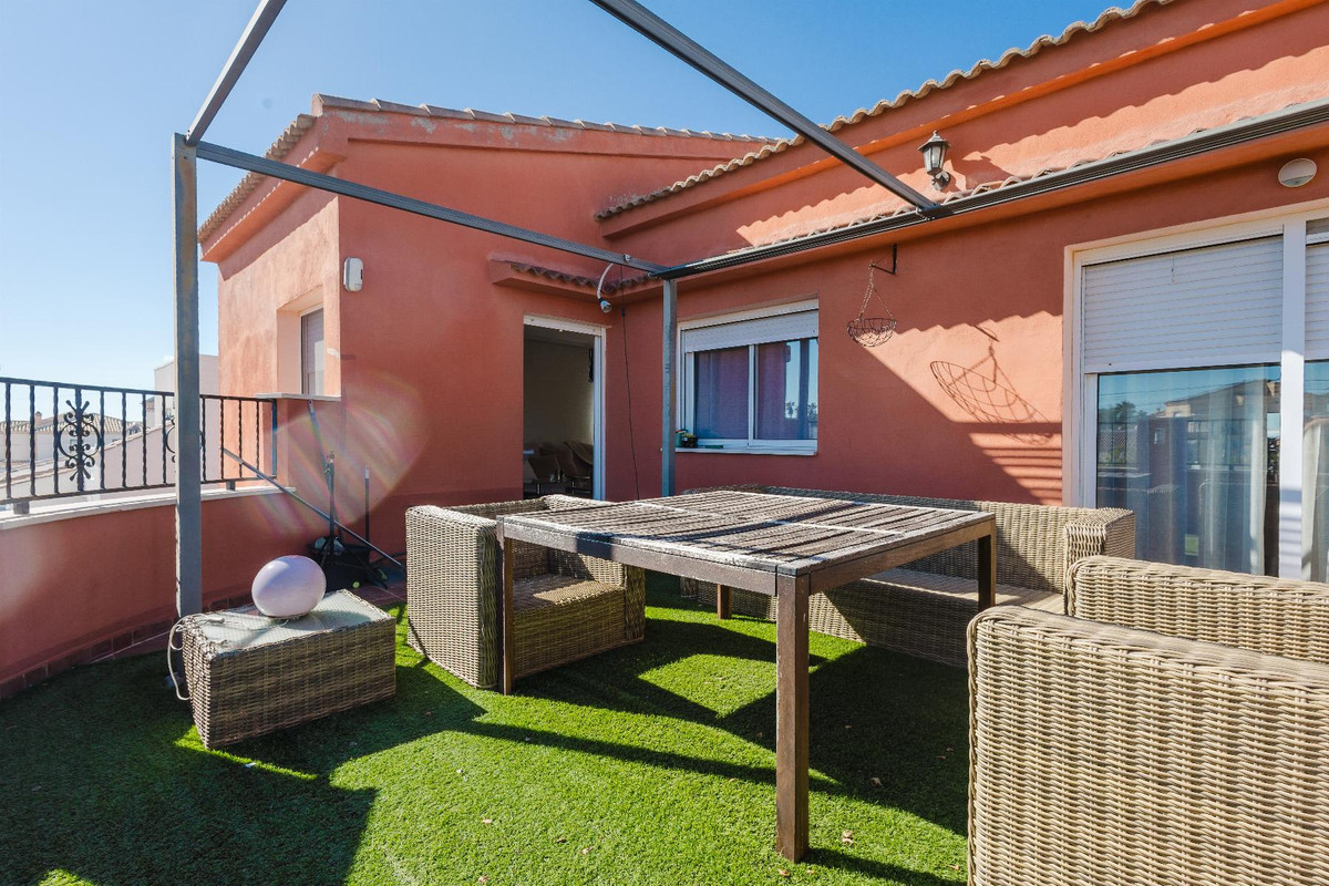 Huis te koop in La Siesta | 6 slaapkamers H5215897