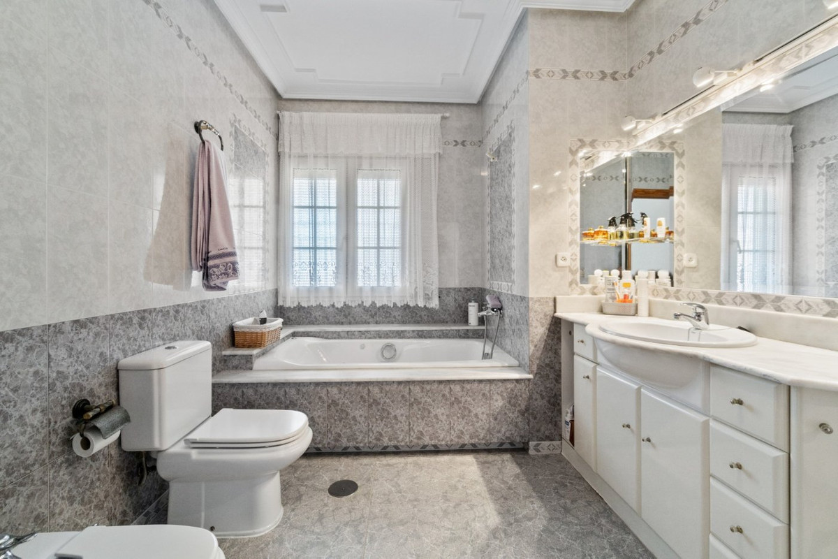 Huis te koop in La Veleta | 5 slaapkamers H4887031