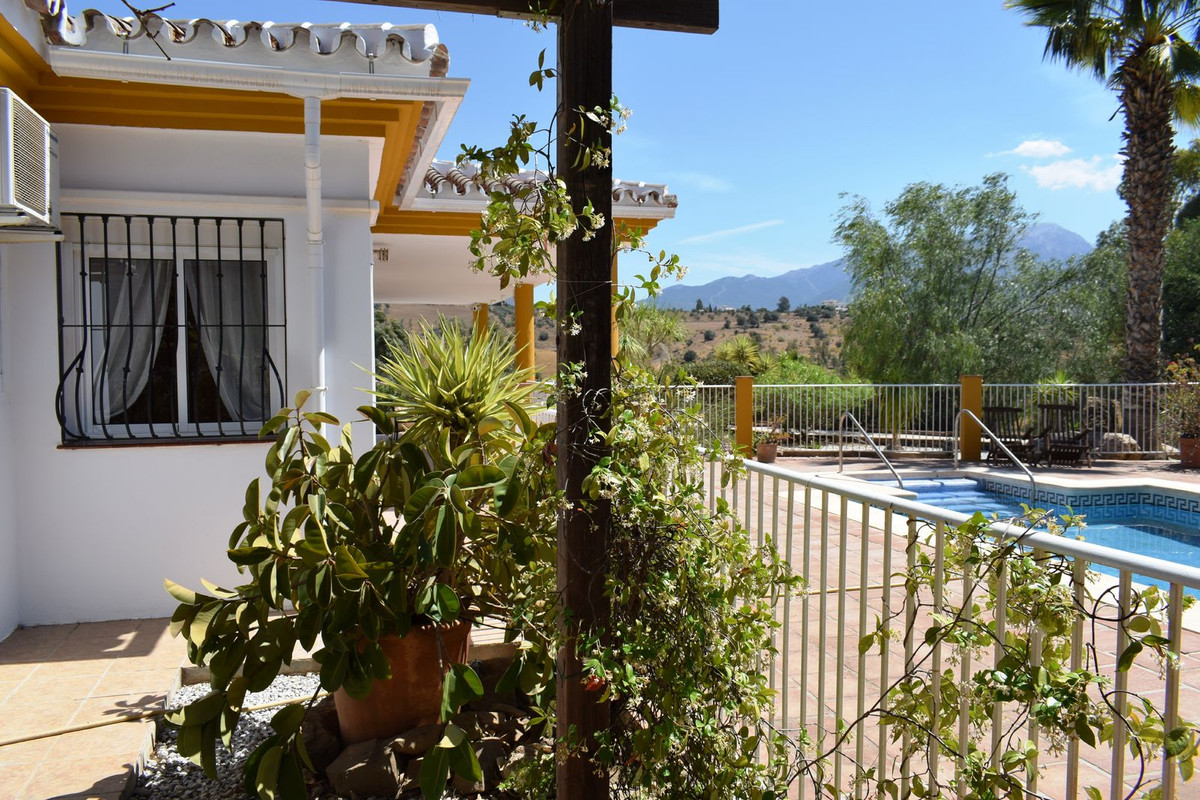Vrijstaande Villa in La Viñuela-23