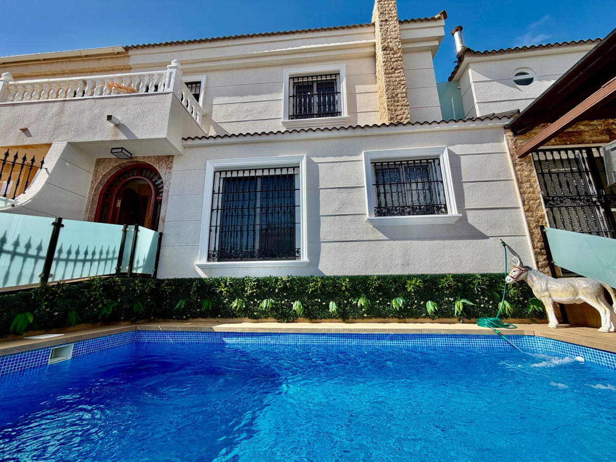 Huis te koop in La Zenia | 4 slaapkamers H5498611