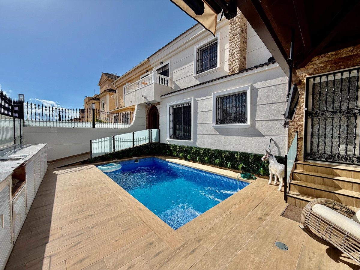 Huis te koop in La Zenia | 4 slaapkamers H5498611