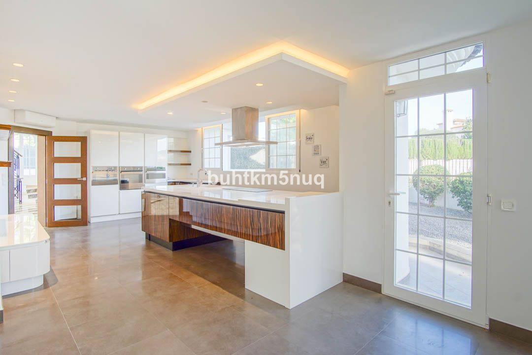 Huis te koop in L'Alfás del Pi | 5 slaapkamers H5311141