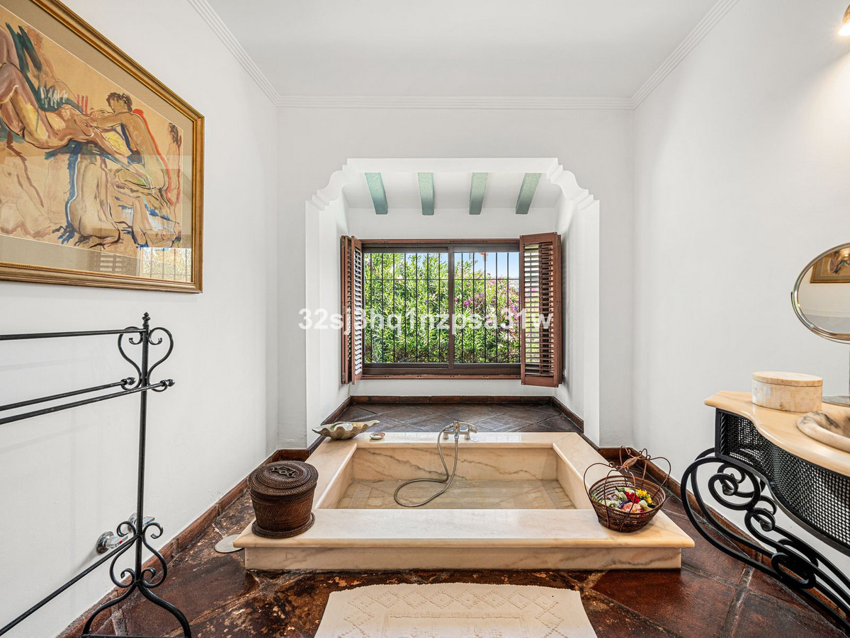 Huis te koop in Nueva Andalucía | 5 slaapkamers H5062681