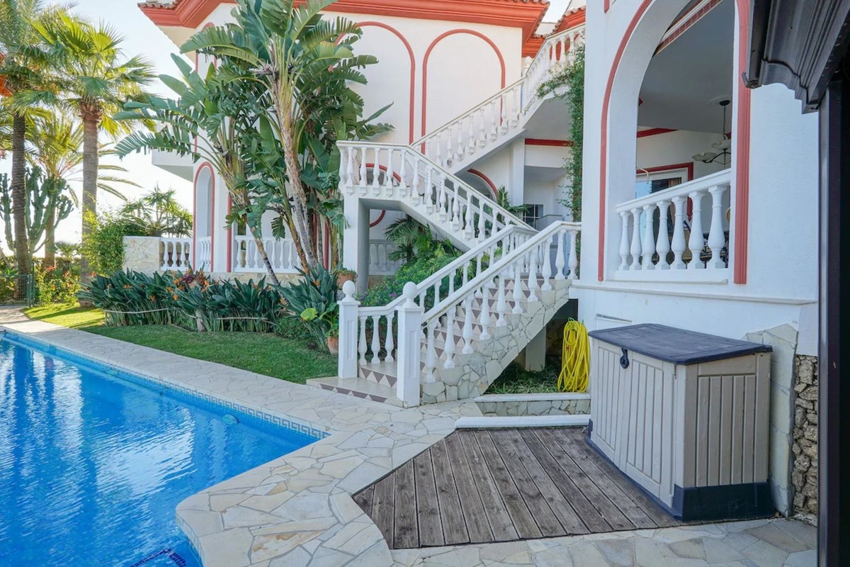 Vrijstaande Villa in Las Chapas-12