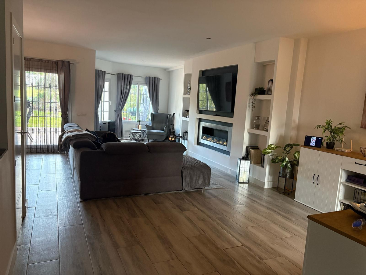 Semi-Vrijstaande Villa in Lauro Golf-44