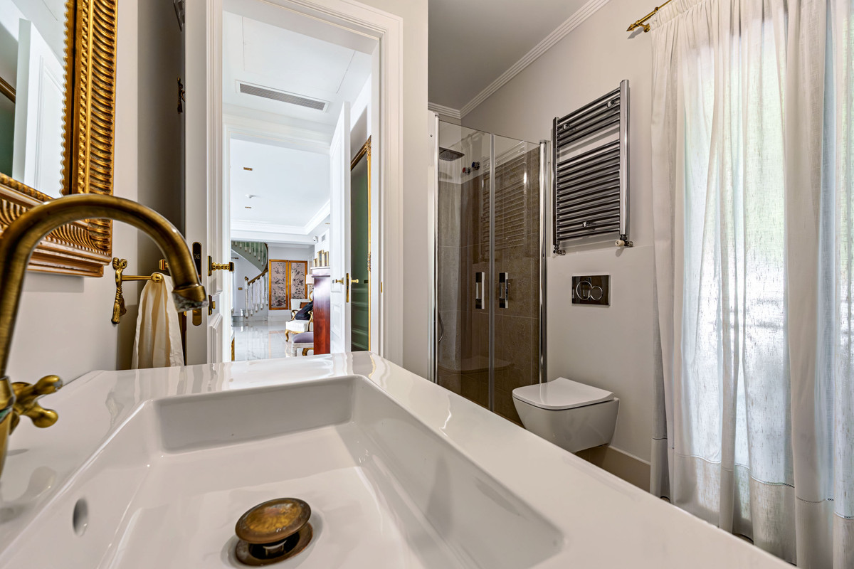 Huis te koop in Limonar | 8 slaapkamers H5293279