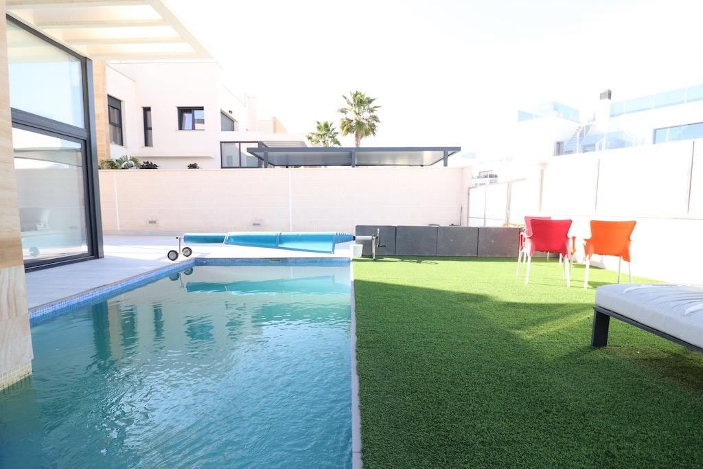 Huis te koop in Lomas de Cabo Roig | 3 slaapkamers H5330062