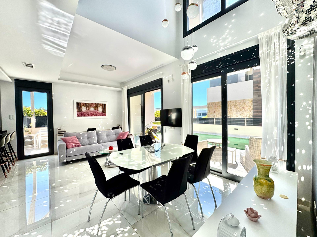 Huis te koop in Lomas de Cabo Roig | 4 slaapkamers H5337553