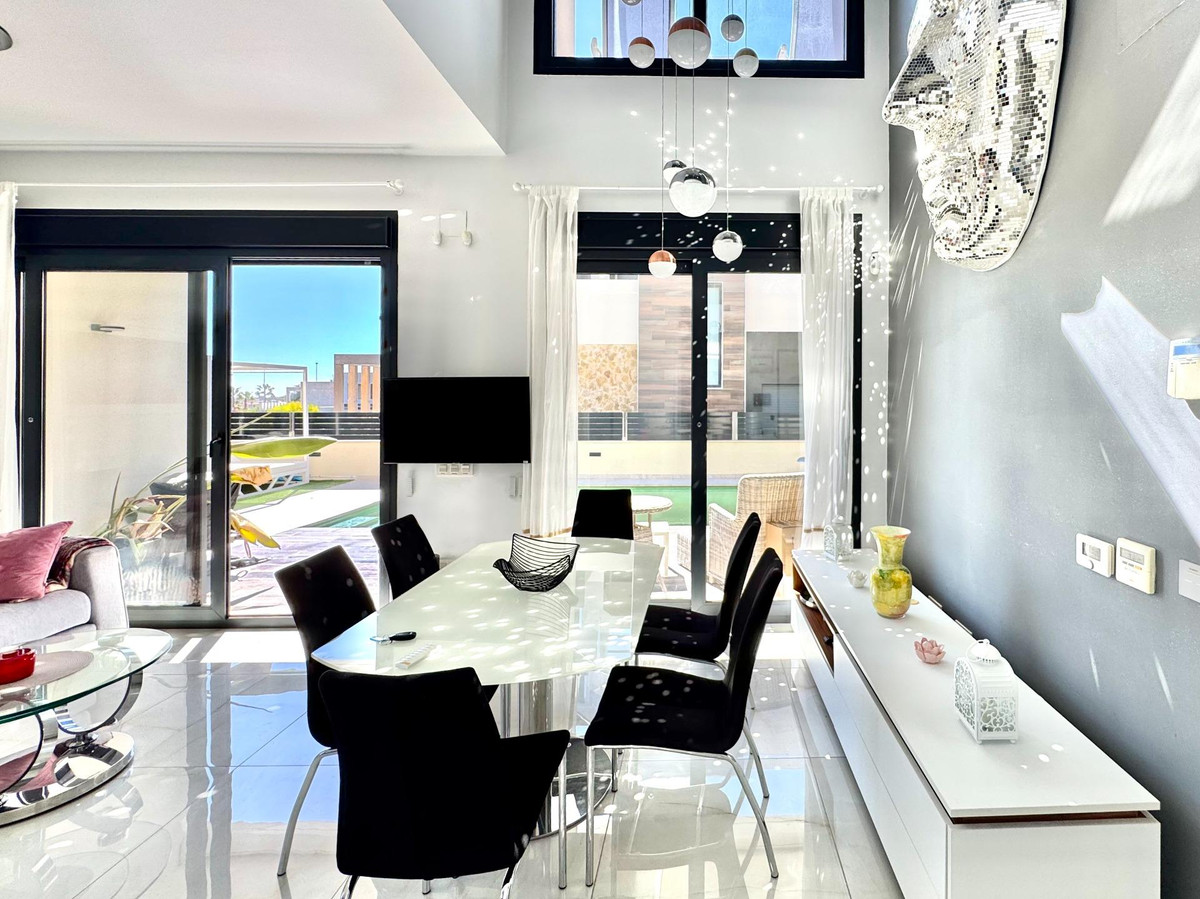 Huis te koop in Lomas de Cabo Roig | 4 slaapkamers H5337553