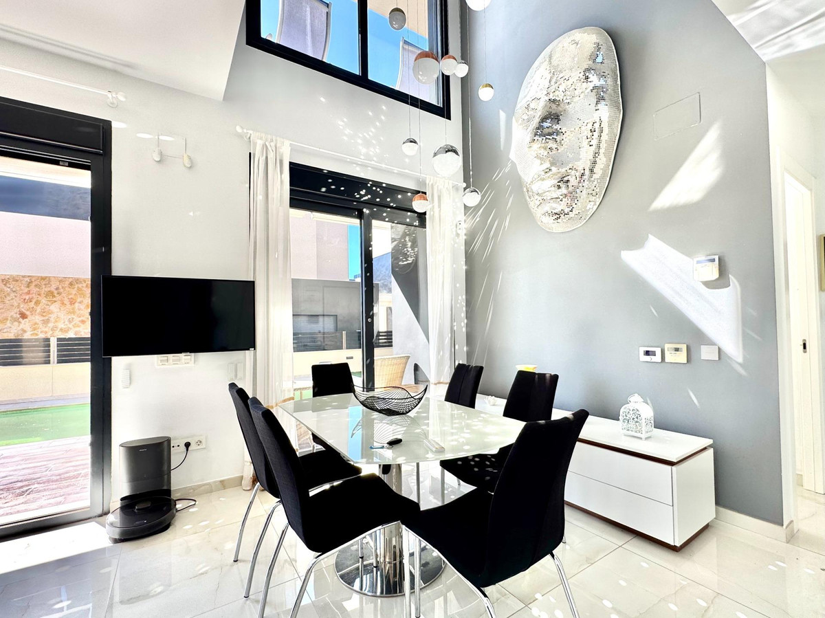 Huis te koop in Lomas de Cabo Roig | 4 slaapkamers H5337553