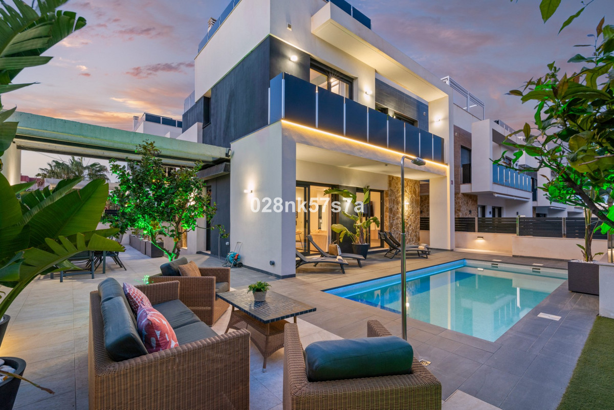 Huis te koop in Lomas De Campoamor | 4 slaapkamers H5242363