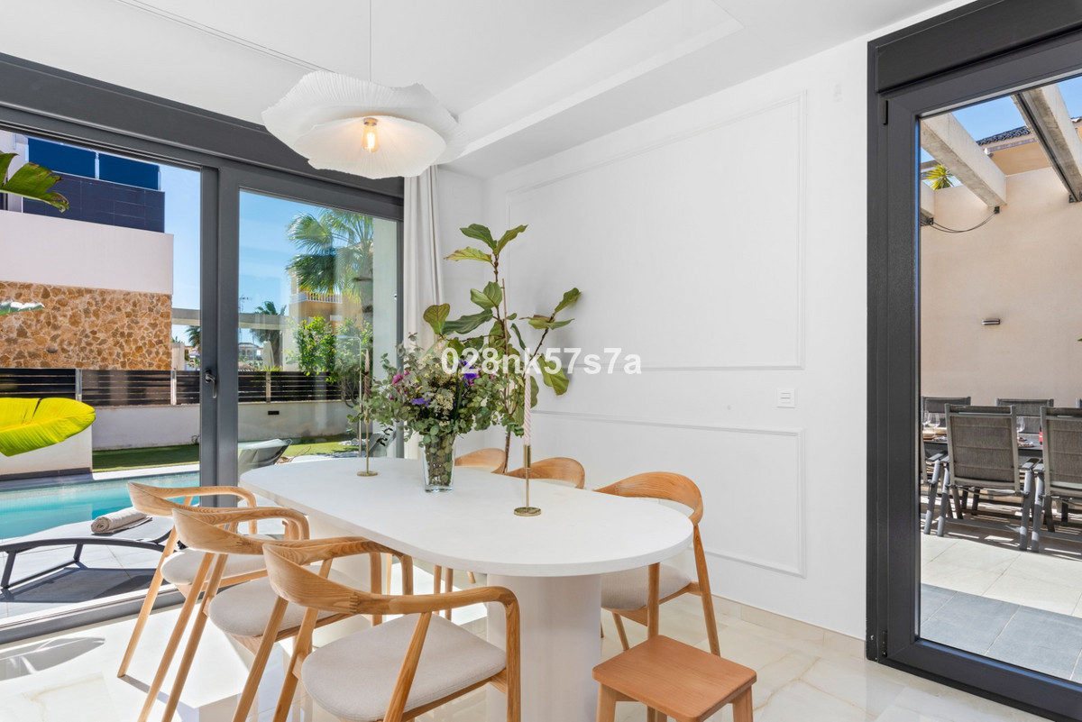 Huis te koop in Lomas De Campoamor | 4 slaapkamers H5242363