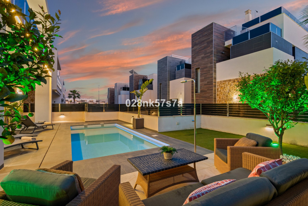 Huis te koop in Lomas De Campoamor | 4 slaapkamers H5242363