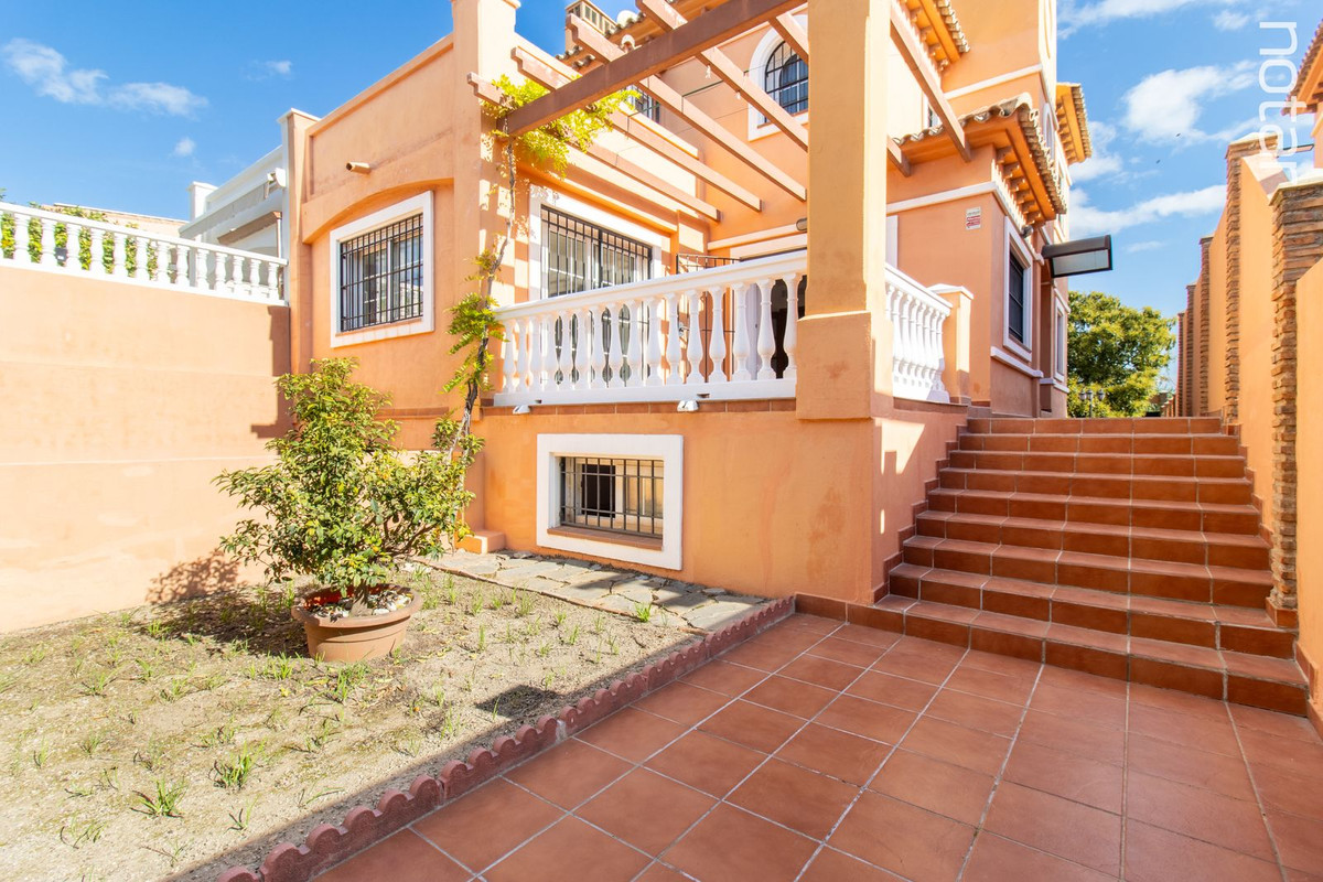 Semi-Vrijstaande Villa in Los Alamos-1