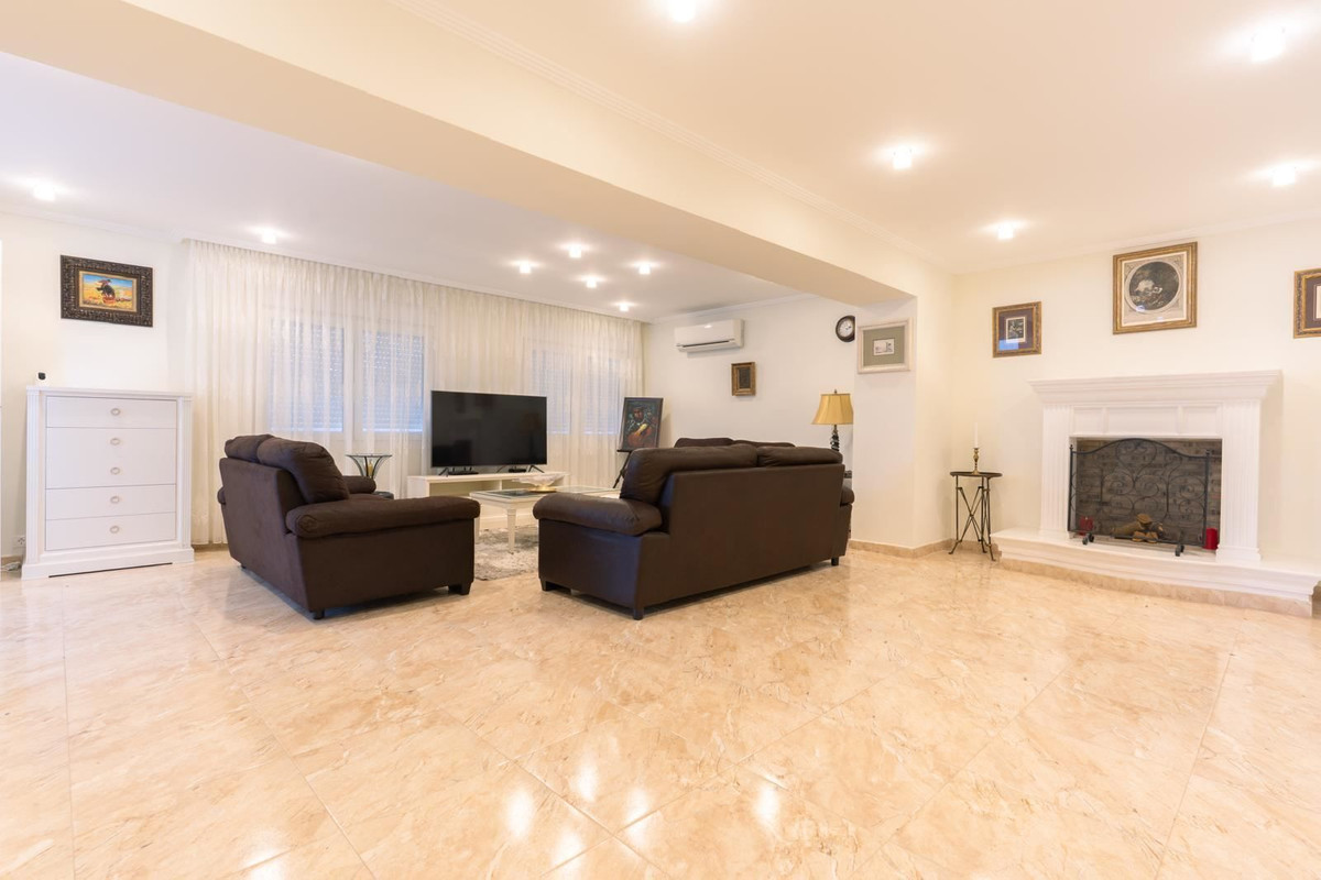 Huis te koop in Los Altos | 7 slaapkamers H5390140
