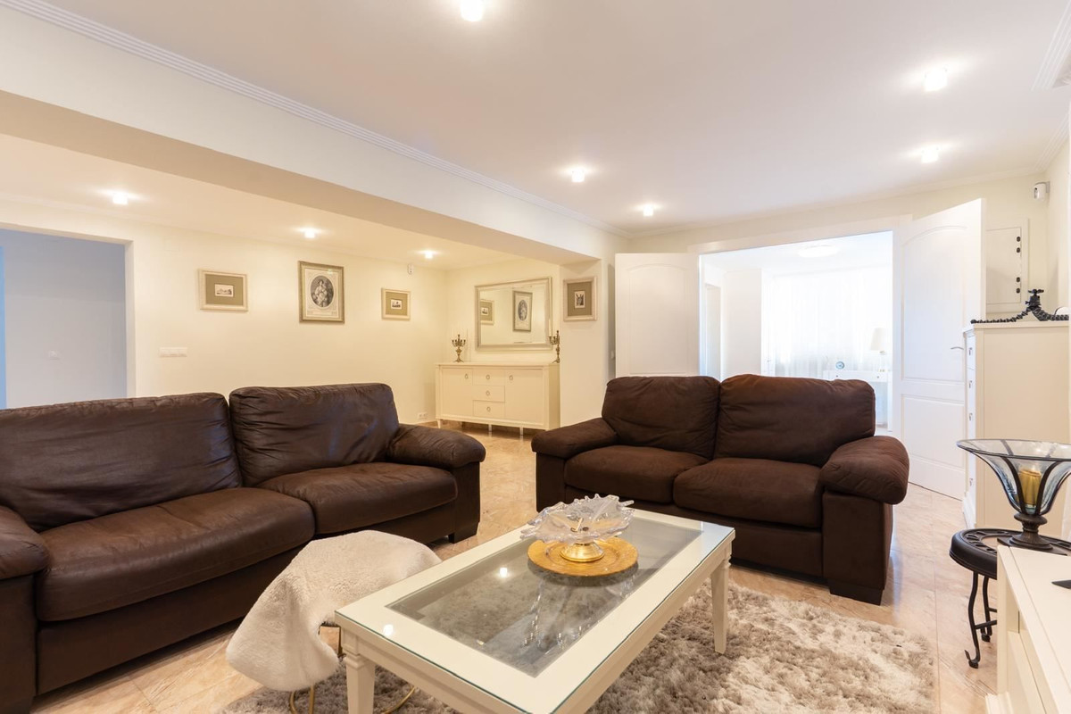Huis te koop in Los Altos | 7 slaapkamers H5390140