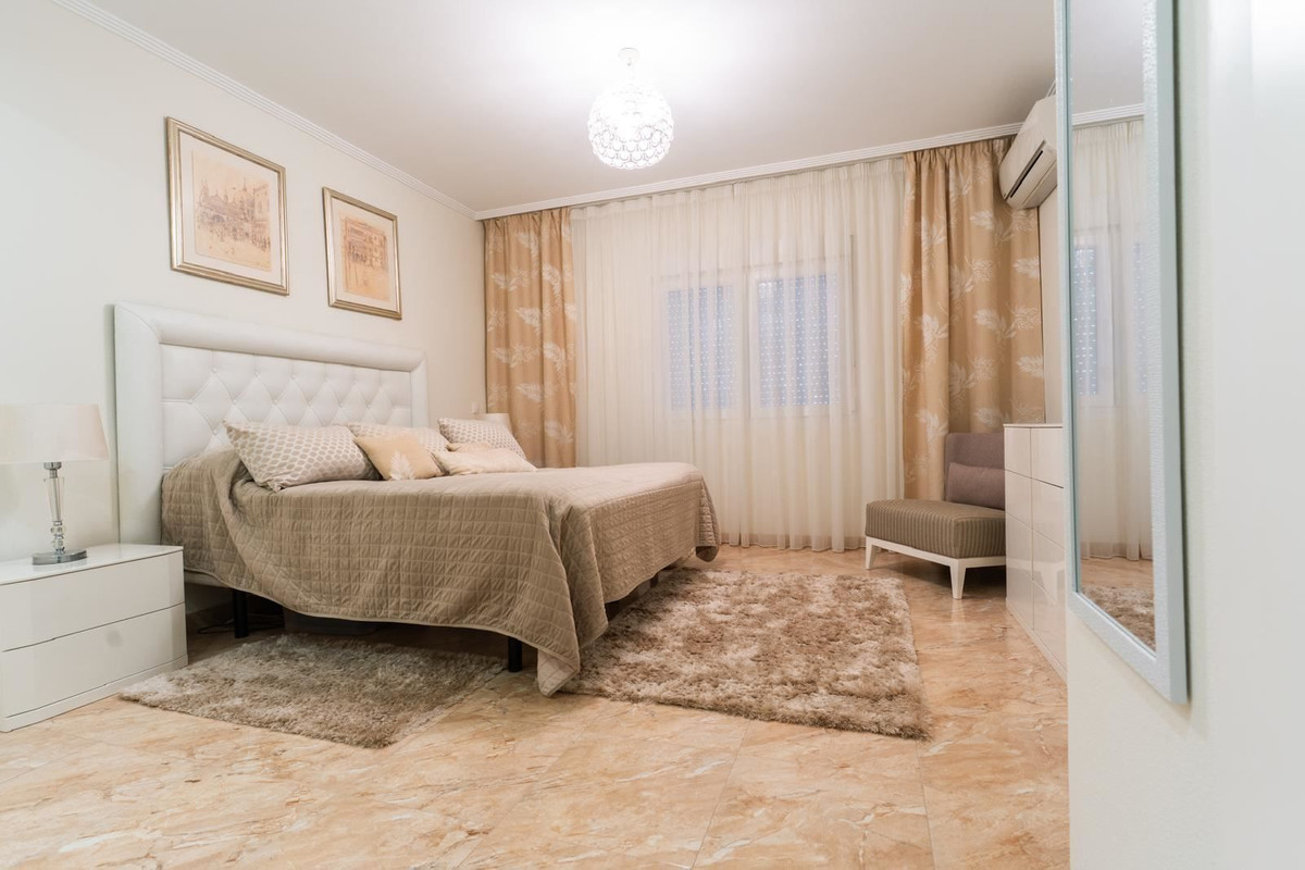 Huis te koop in Los Altos | 7 slaapkamers H5390140